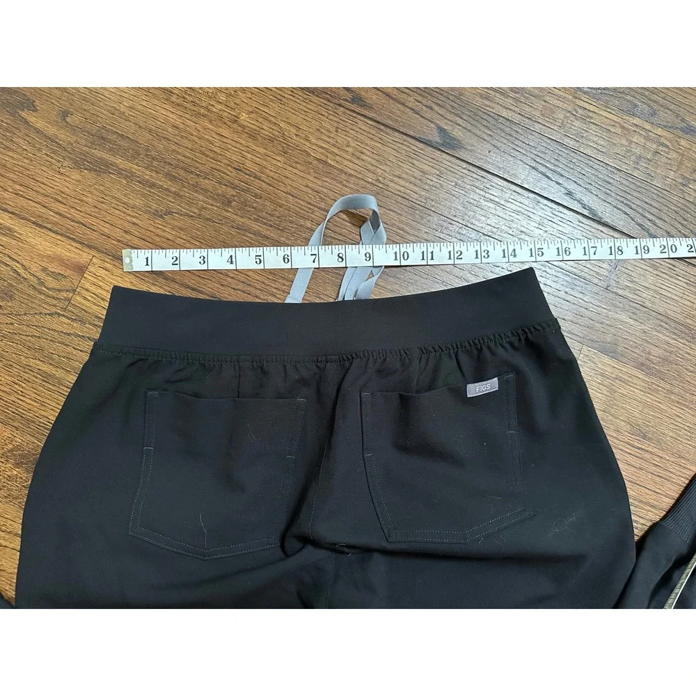 FIGS Technical Collection Black Cargo Jogger Scrubs Size Medium TALL
